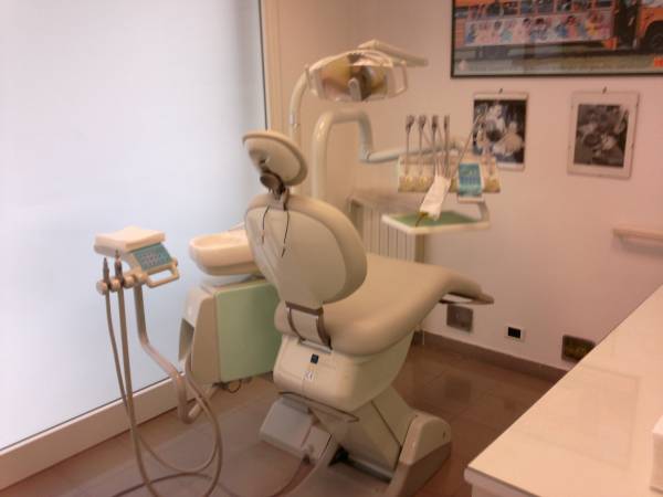 Studio bianco dedicato all'ortodonzia ed all'igiene orale